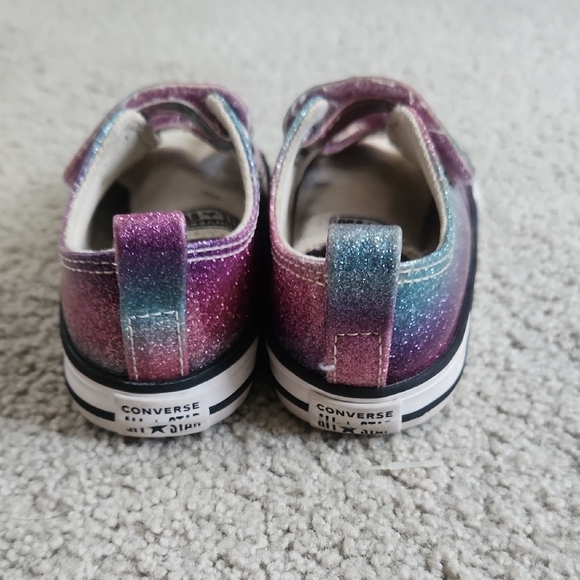 Converse Toddler Velcro Shoes - Picture 2 of 5
